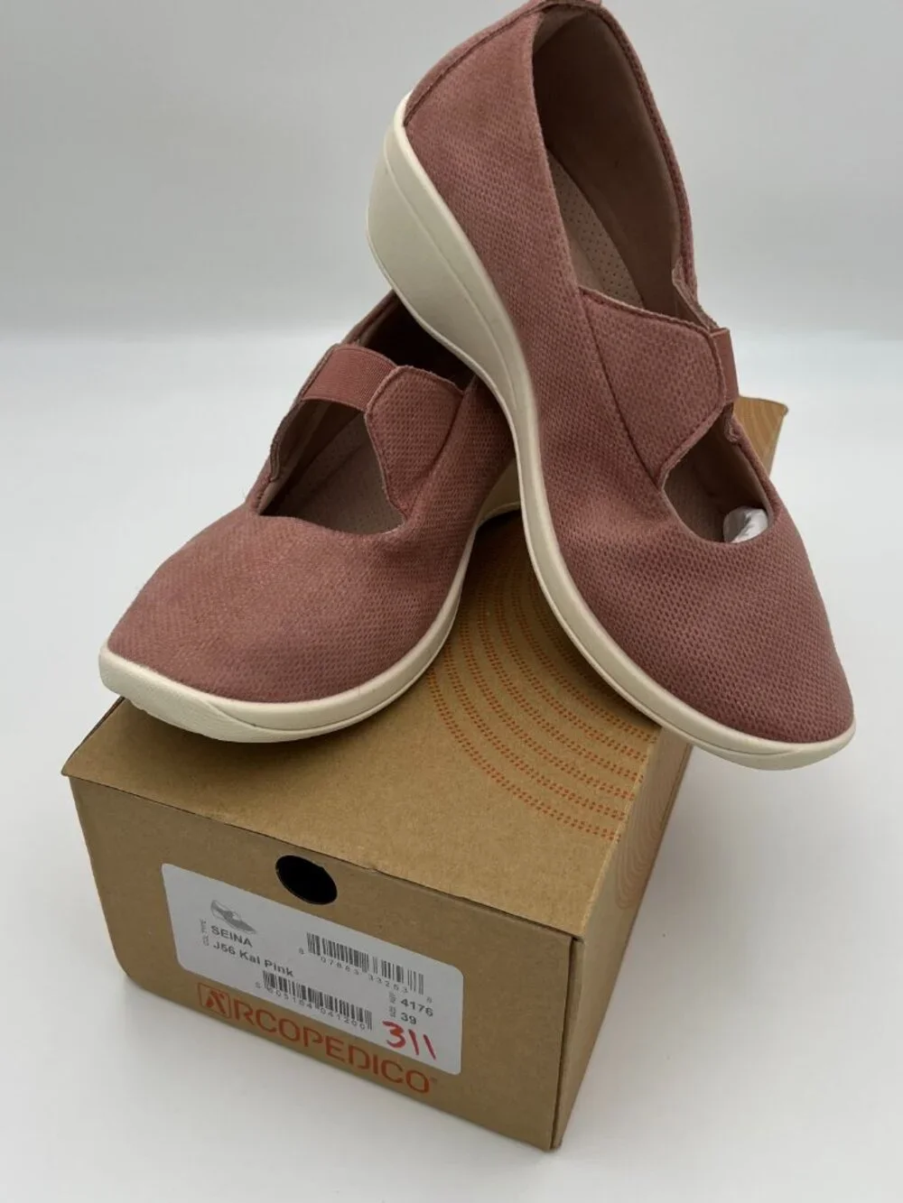 NIB Arcopedico Siena Slip-ons in Pink, size 39 or 8.5.